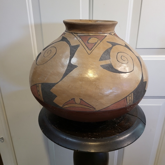 Vintage Southwestern Hand Made / Painted Pueblo Pottery 10"×12.5" - Picture 2 of 10